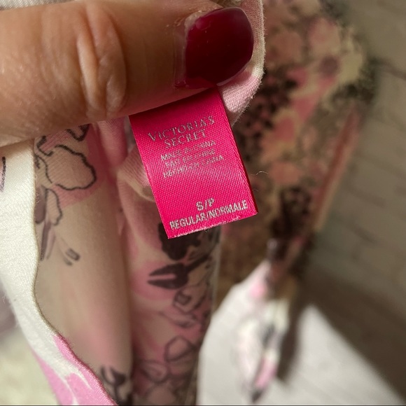 Victoria’s Secret Pink Floral Snowflake Flannel Button Up Pajama Top Small - Picture 6 of 6
